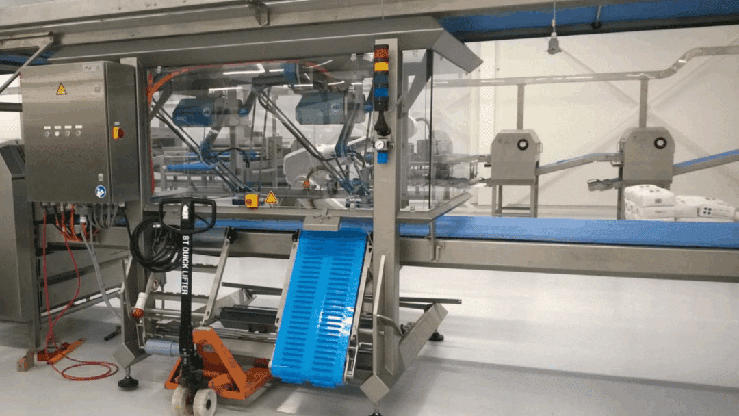 Geautomatiseerde frikandelbroodjesmachine